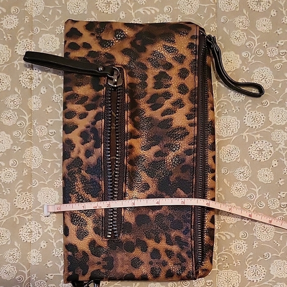 NEW Faux-Leather Leopard Print Clutch with Wristlet Strap - Picture 11 of 14